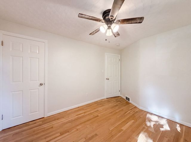 17 Vineyard St, Worcester, MA 01603