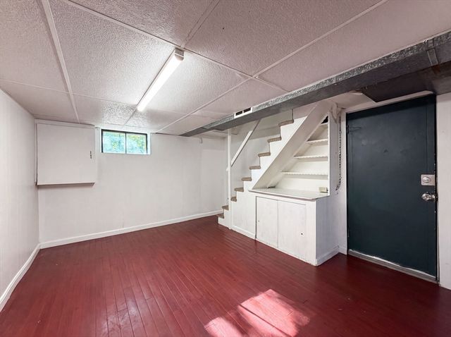 17 Vineyard St, Worcester, MA 01603