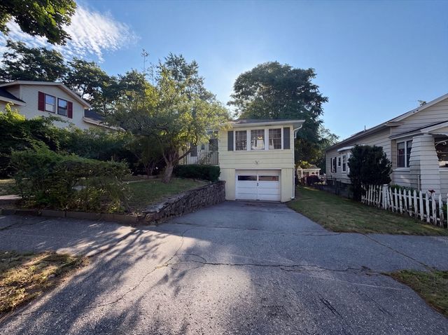 17 Vineyard St, Worcester, MA 01603