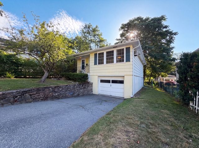 17 Vineyard St, Worcester, MA 01603