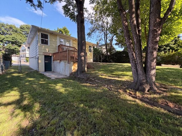 17 Vineyard St, Worcester, MA 01603