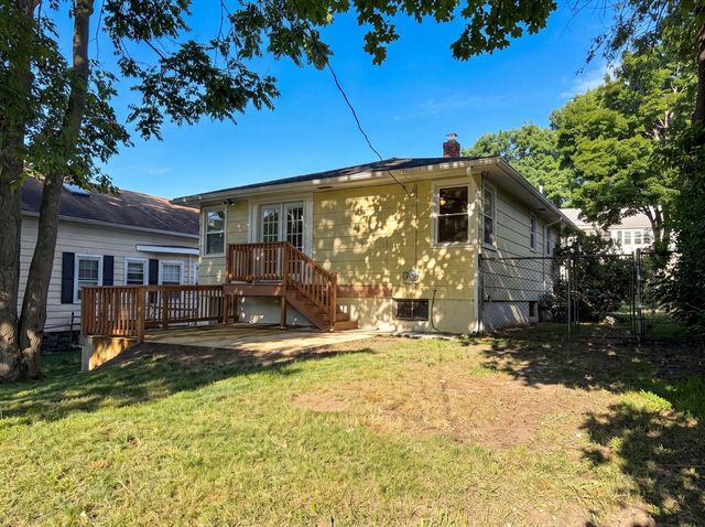 17 Vineyard St, Worcester, MA 01603