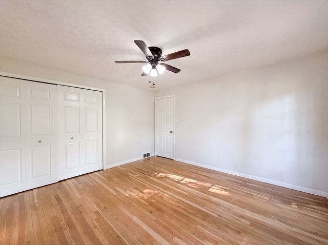 17 Vineyard St, Worcester, MA 01603