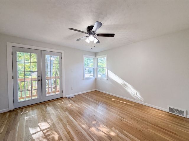 17 Vineyard St, Worcester, MA 01603