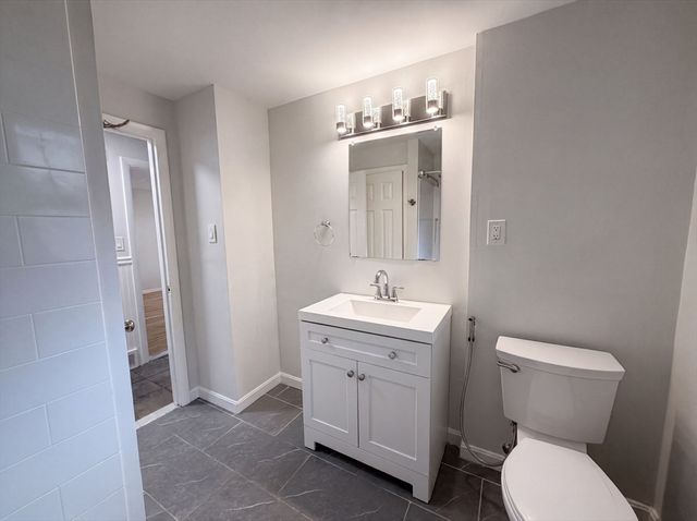 17 Vineyard St, Worcester, MA 01603