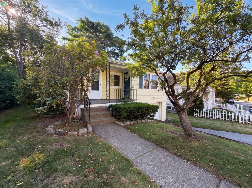 17 Vineyard St, Worcester, MA 01603