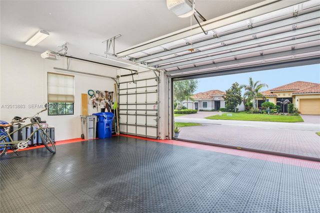 5574 49th Avenue, Vero Beach, FL 32967