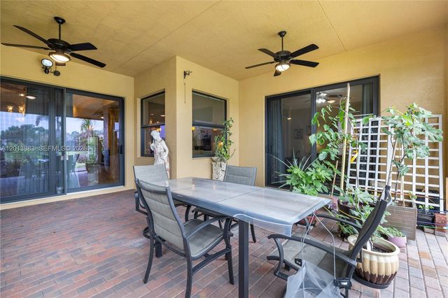 5574 49th Avenue, Vero Beach, FL 32967
