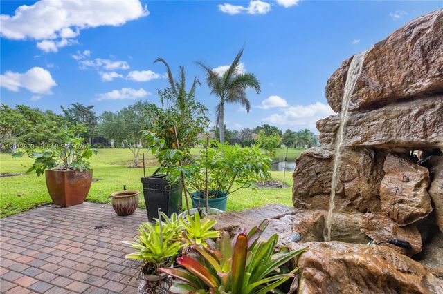 5574 49th Avenue, Vero Beach, FL 32967