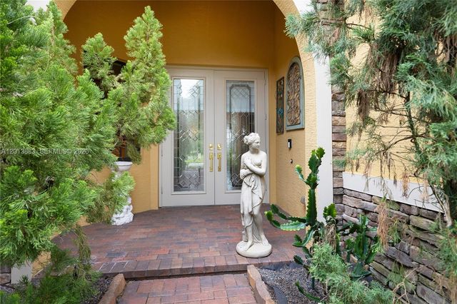 5574 49th Avenue, Vero Beach, FL 32967