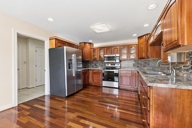 6774 Polk Ln, Columbia, TN 38401