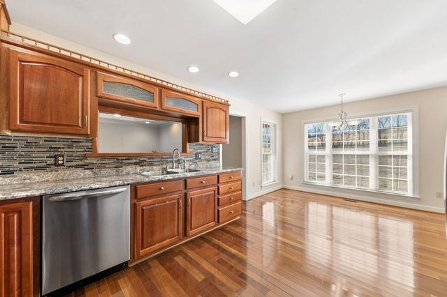 6774 Polk Ln, Columbia, TN 38401