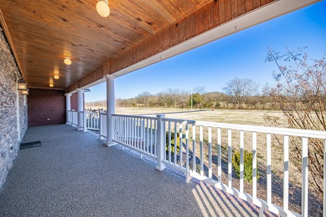 6774 Polk Ln, Columbia, TN 38401