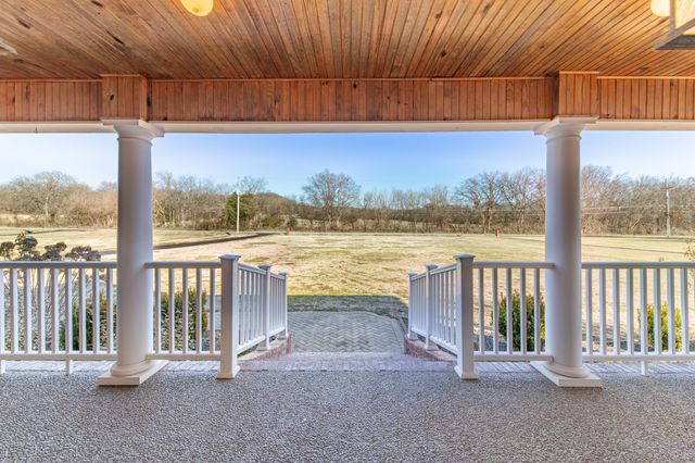 6774 Polk Ln, Columbia, TN 38401