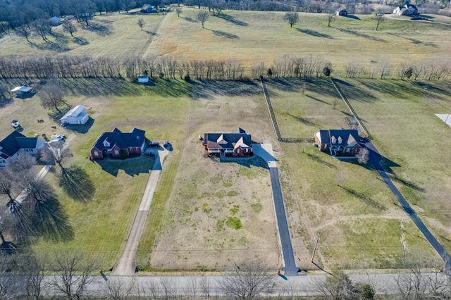 6774 Polk Ln, Columbia, TN 38401