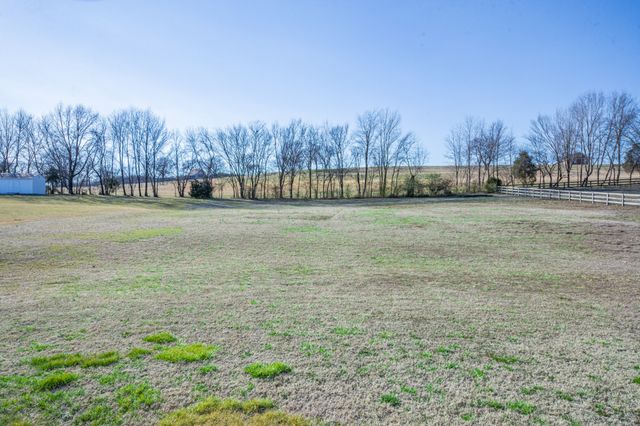 6774 Polk Ln, Columbia, TN 38401