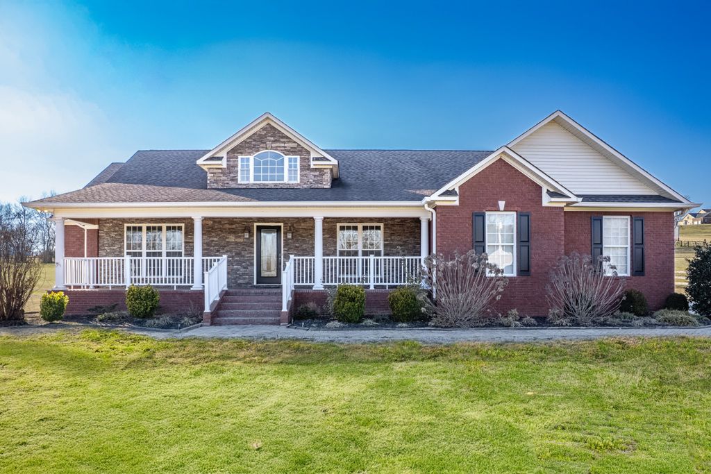 6774 Polk Ln, Columbia, TN 38401