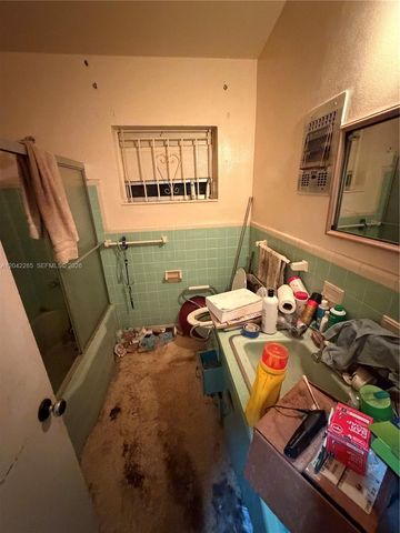 16225 NE 2nd Ave, Miami, FL 33162