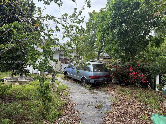 16225 NE 2nd Ave, Miami, FL 33162