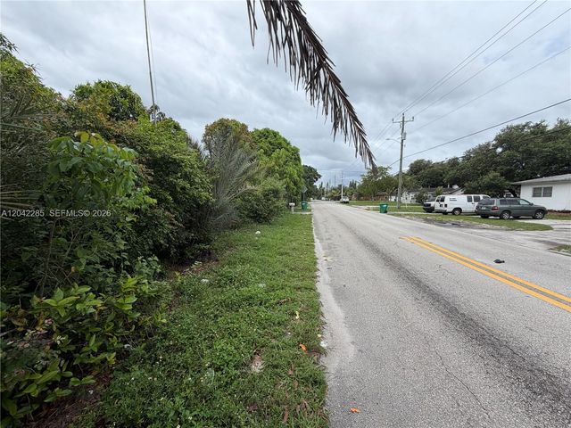 16225 NE 2nd Ave, Miami, FL 33162
