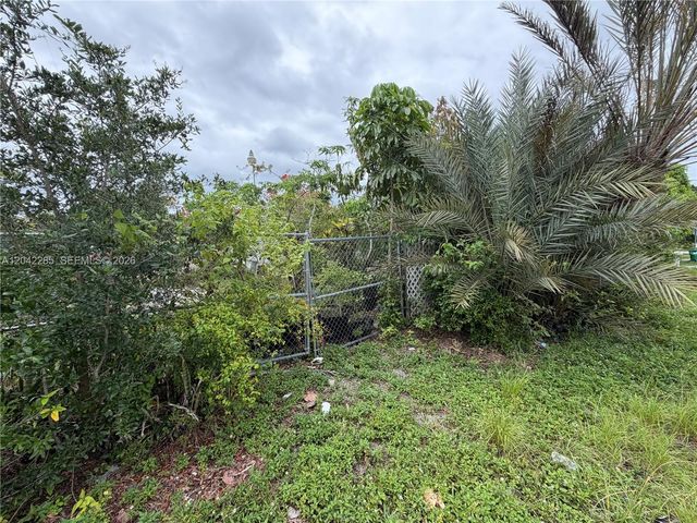 16225 NE 2nd Ave, Miami, FL 33162