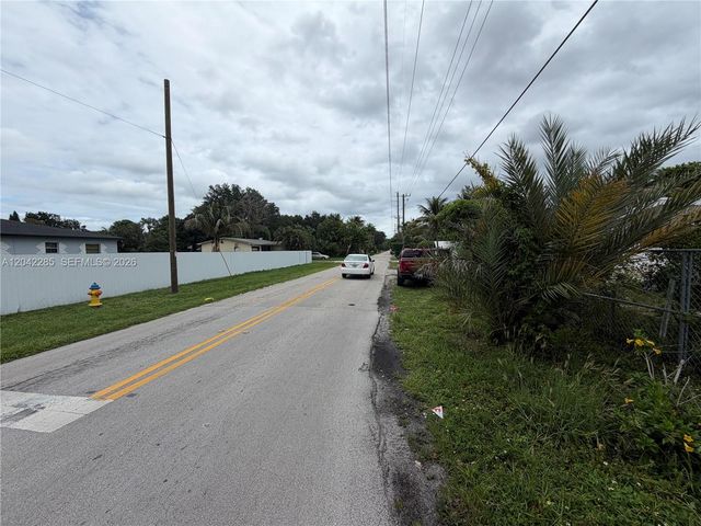 16225 NE 2nd Ave, Miami, FL 33162