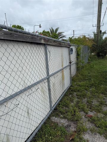 16225 NE 2nd Ave, Miami, FL 33162