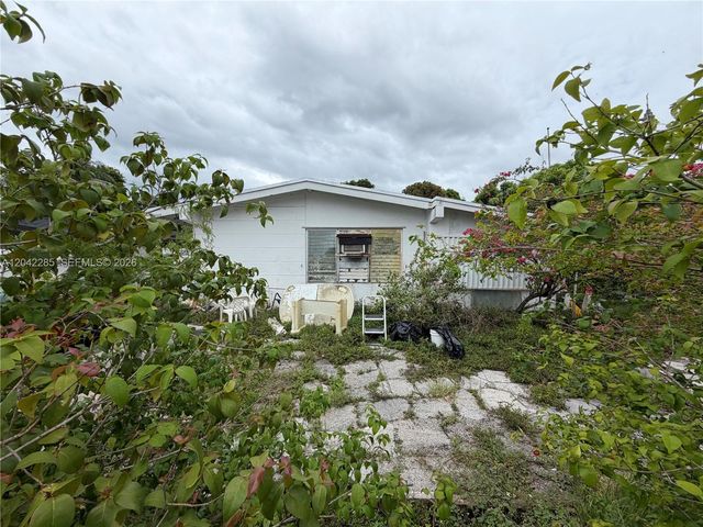 16225 NE 2nd Ave, Miami, FL 33162