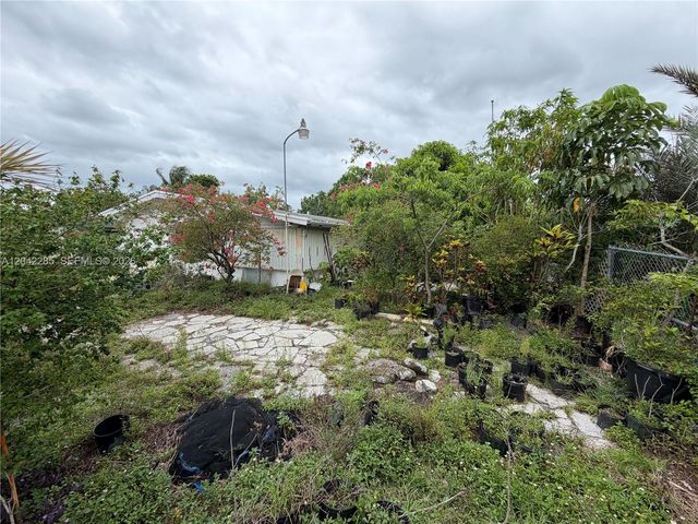 16225 NE 2nd Ave, Miami, FL 33162