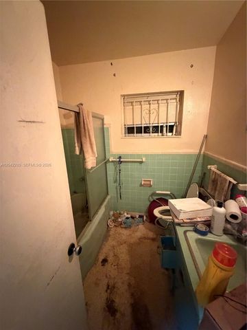 16225 NE 2nd Ave, Miami, FL 33162