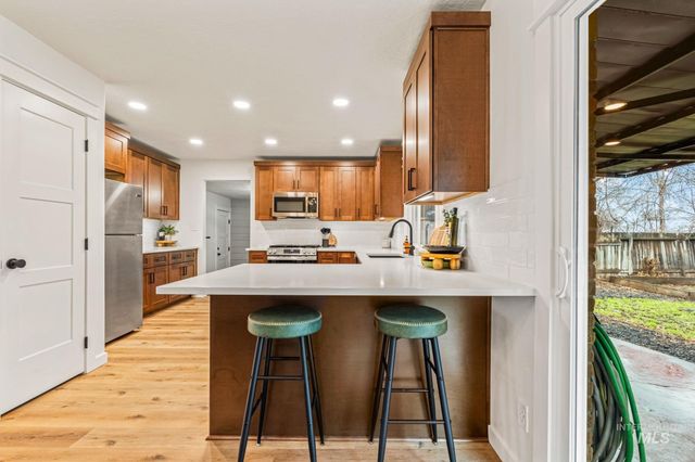 1715 S 10th Ave, Caldwell, ID 83605