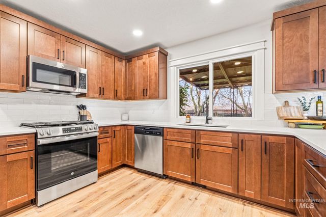 1715 S 10th Ave, Caldwell, ID 83605