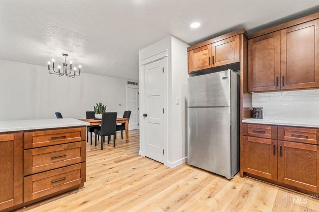 1715 S 10th Ave, Caldwell, ID 83605