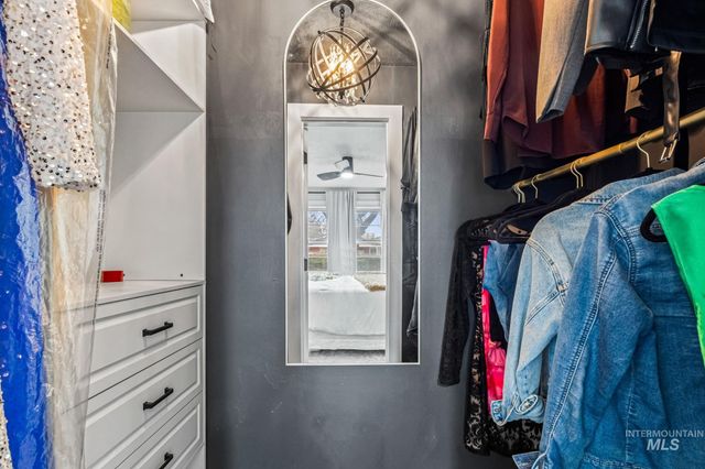 1715 S 10th Ave, Caldwell, ID 83605