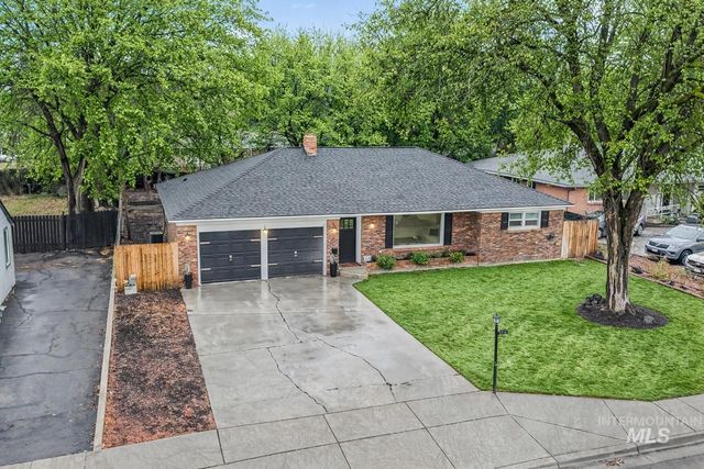 1715 S 10th Ave, Caldwell, ID 83605