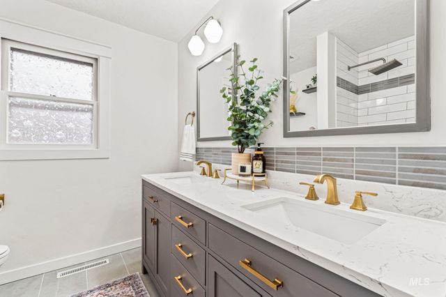 1715 S 10th Ave, Caldwell, ID 83605