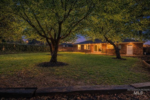 1715 S 10th Ave, Caldwell, ID 83605