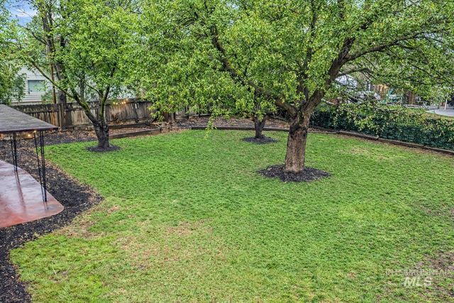 1715 S 10th Ave, Caldwell, ID 83605