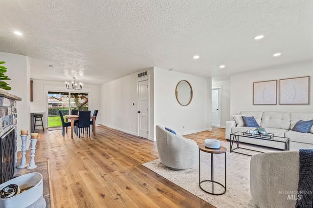 1715 S 10th Ave, Caldwell, ID 83605