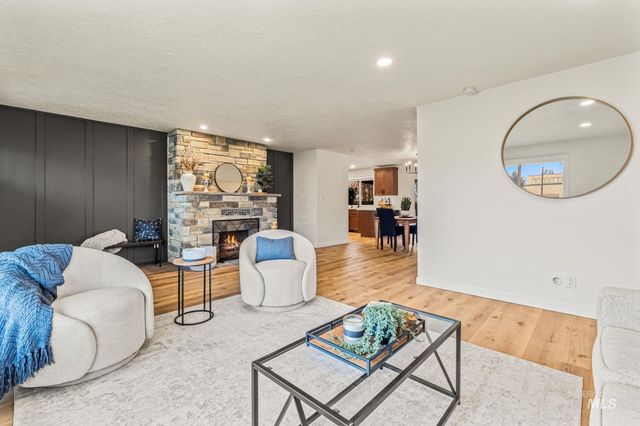 1715 S 10th Ave, Caldwell, ID 83605