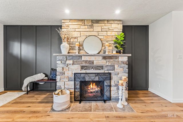 1715 S 10th Ave, Caldwell, ID 83605