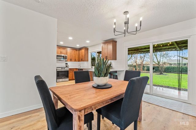 1715 S 10th Ave, Caldwell, ID 83605