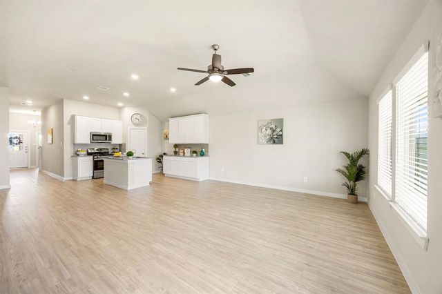 723 Larkspur Shadow Drive, Magnolia, TX 77354