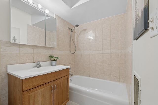 7432 Washington Street 202, Forest Park, IL 60130