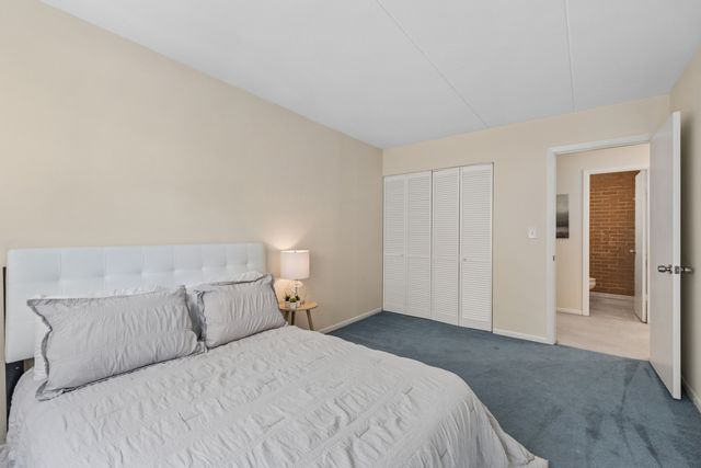 7432 Washington Street 202, Forest Park, IL 60130