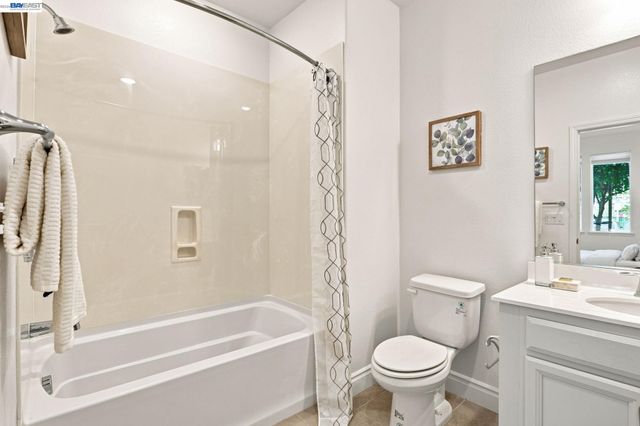 3943 Summit Rd, Dublin, CA 94568