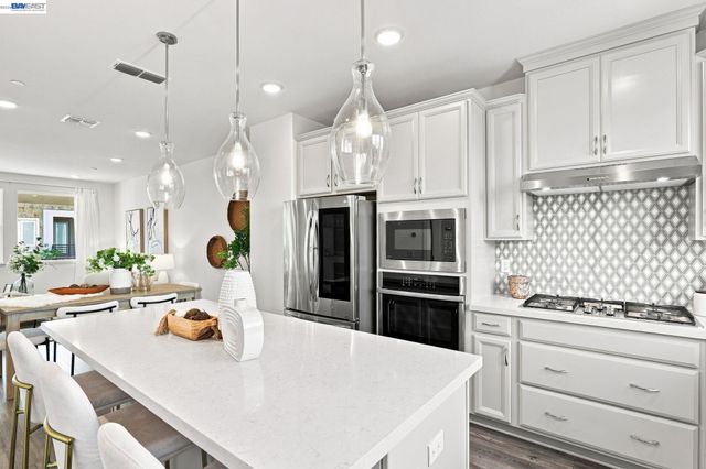 3943 Summit Rd, Dublin, CA 94568