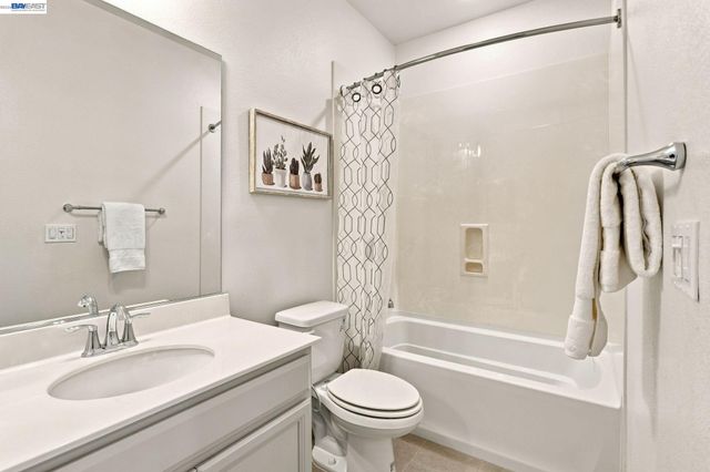 3943 Summit Rd, Dublin, CA 94568