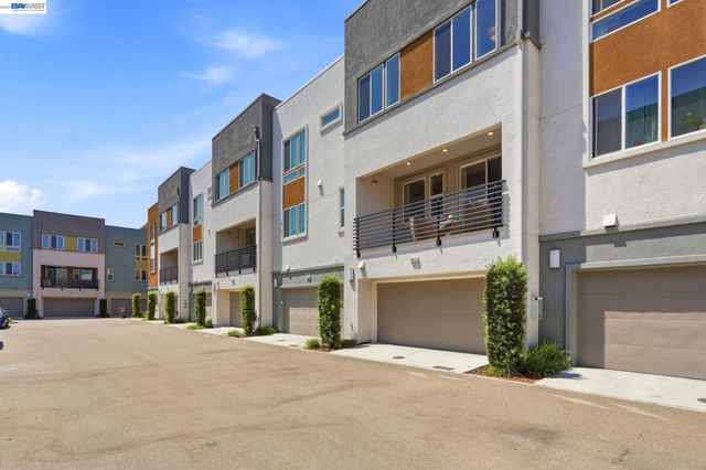 3943 Summit Rd, Dublin, CA 94568