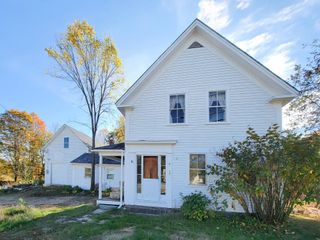 16 Old Manchester Road, Raymond, NH 03077